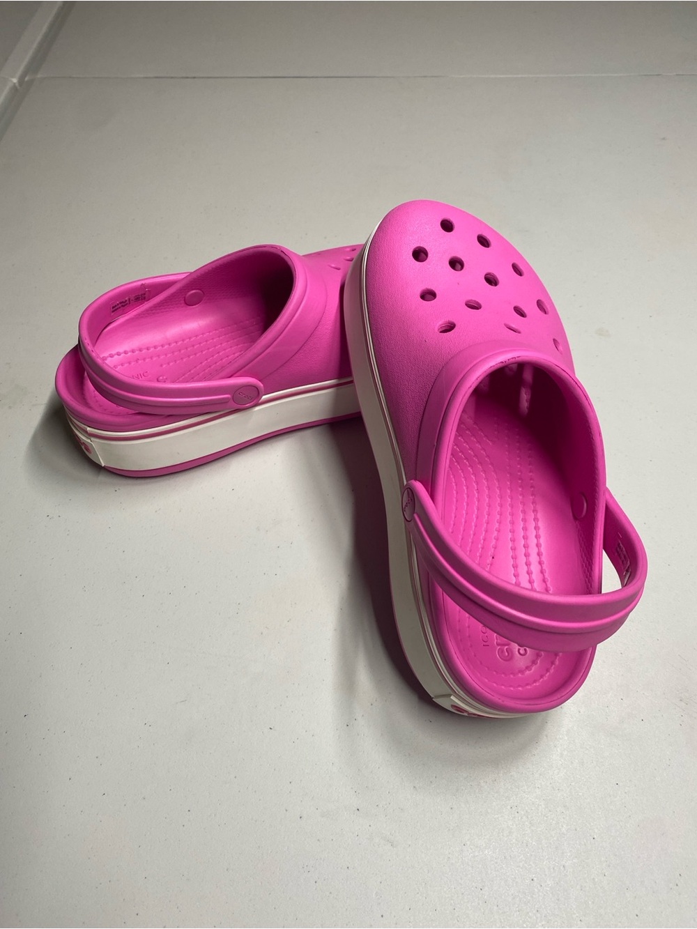 CROCS Kids Hot Pink Slip-On Clog Sandals with Back Strap Size 4